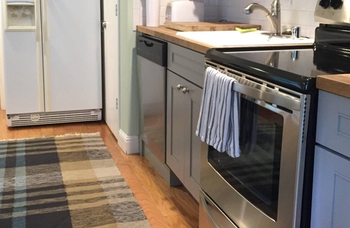 Lake Street Apartment | Private Garden Apartment