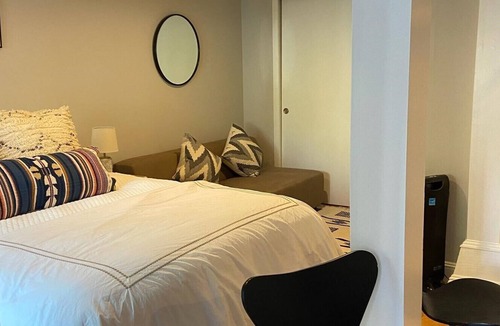 Lake Street Apartment | Private Garden Apartment