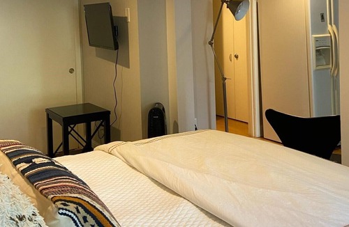 Lake Street Apartment | Private Garden Apartment