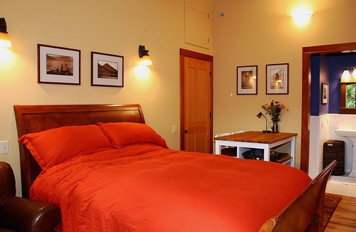 Jacoby Creek Apartment | Private garden, bathhouse luxury!