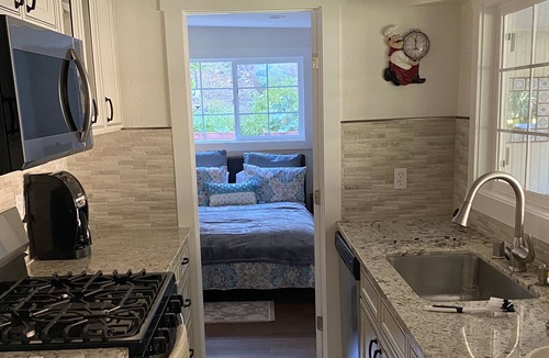 Los Gatos Cottage | Private Garden Cottage