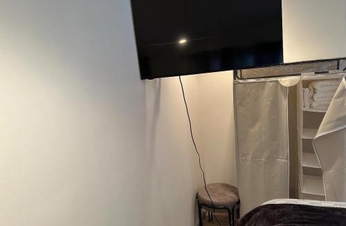 Baywood Apartment | Private Garden Suite in Bayshore