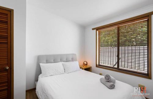 Cowes House | Private Gate to Beach Sleeps 10