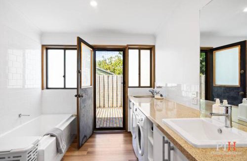 Cowes House | Private Gate to Beach Sleeps 10