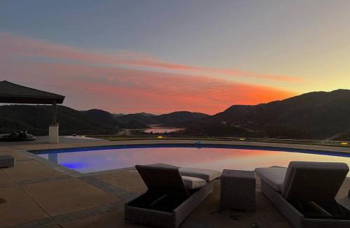 Lake Hodges House | Private Gated 6BR Luxury Estate, Gym, Lake View