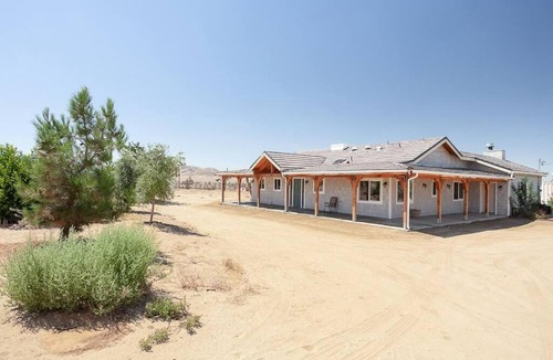 Lancaster Villa | Private Gated Ranch on 5 Acres, modern and secure