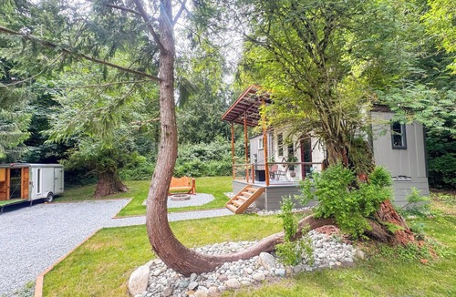 Stanwood Cabin | Private Get Away TINY HOUSE with SAUNA