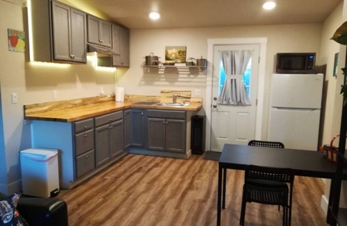 Woodland Cottage | Private getaway for your work assignment.