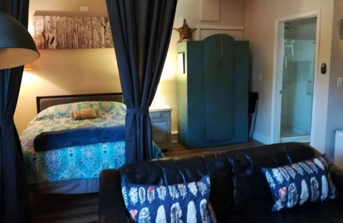 Woodland Cottage | Private getaway for your work assignment.