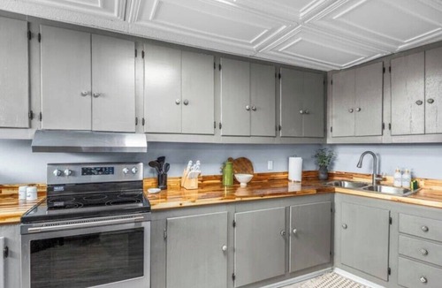 Jonesville Apartment | Private Getaway in Downtown Elkin Near Vineyards!