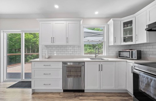 Prospect Bay House | Private Getaway on McGrath Lake