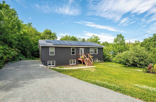 Prospect Bay House | Private Getaway on McGrath Lake