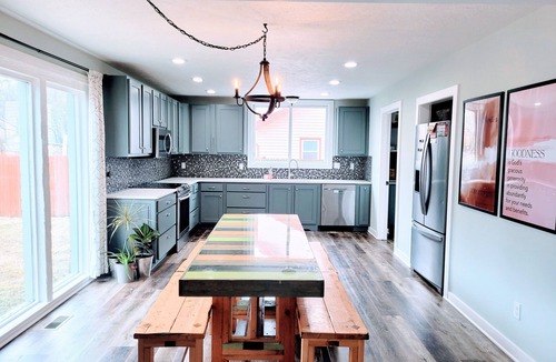Springfield House | Private Getaway-Pool-Hot Tub-Playset-Entertainment Deck-Blackstone-4b/3b Sleep12
