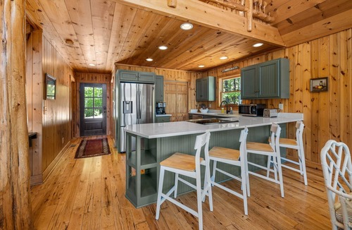 Clayton Cabin | Private Getaway with Views! 8 mins to Lake Burton!