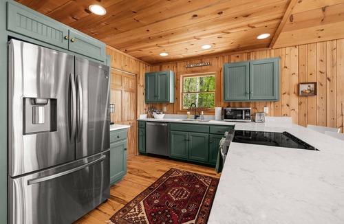 Clayton Cabin | Private Getaway with Views! 8 mins to Lake Burton!