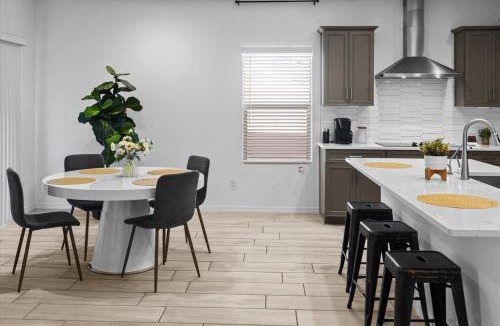 Goodyear House | Private Golf Retreat Near Ballpark EV in Garage