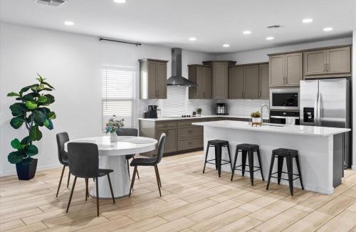 Goodyear House | Private Golf Retreat Near Ballpark EV in Garage