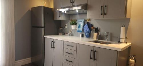 Mississauga House | Private Greece inspired guest suite in Erindale