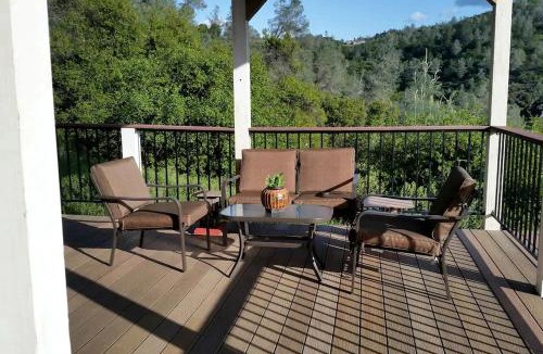 Penn Valley House | Private Ground Floor Accommodation for a Couples' Getaway in Penn Valley, California