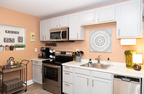 Frederick Condo | Private Ground Level 2BR Condo