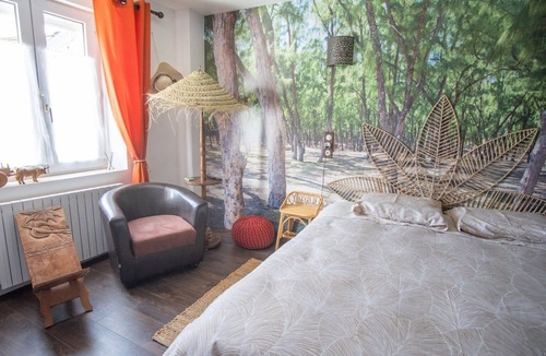 La Couture Boussey Bed & Breakfast | Private guest house with swimming pool, jacuzzi, Nordic bath and games!