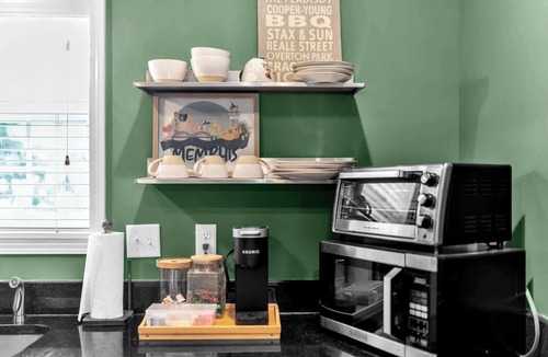 East Memphis House | Private Guest House, Kitchenette