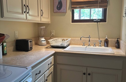 Turtle Rock Cottage | Private Guest House part of a large Estate, Irvine