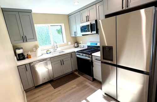 Winnetka House | Private Guest House in Winnetka - 2bd/1ba Private Entrance and Yard Area