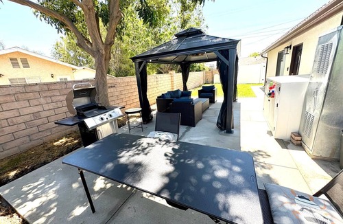 Winnetka House | Private Guest House in Winnetka - 2bd/1ba Private Entrance and Yard Area