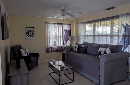 Loxahatchee House | Private Guest House on a horse farm