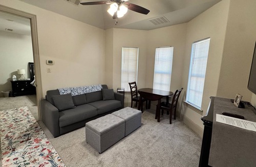 Heath House | Private guest house with Resort-Style pool. 1.8 miles from Heath Boat Ramp.