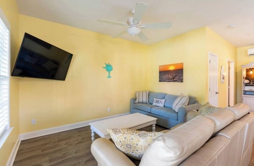 Mullins House | Private Guest (pool) House