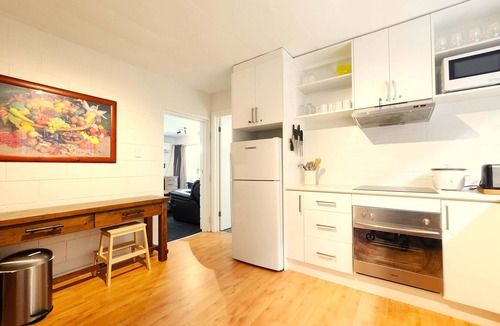 Highett House | Private guest room accommodates 5 w/free parking