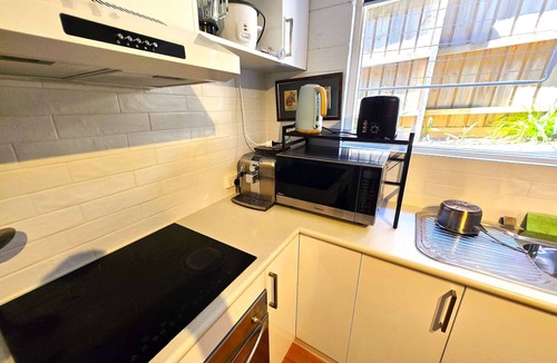 Highett House | Private guest room accommodates 5 w/free parking