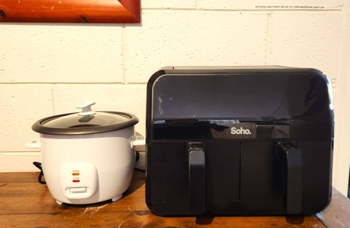 Highett House | Private guest room accommodates 5 w/free parking