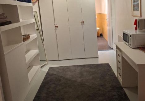 Saint-Victor House | Private Guest Room and Bath Steps from Notre Dame