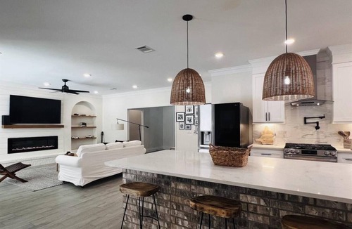 Voth House | Private guest room in a clean, quiet 4‑bedroom home.