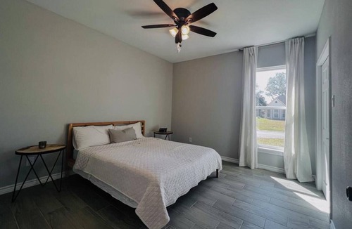 Voth House | Private guest room in a clean, quiet 4‑bedroom home.