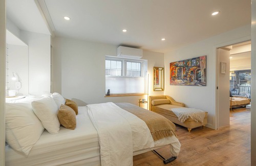 St. Catharines Bed & Breakfast | Private guest suite - near Niagara Falls