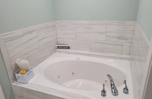 Auburn House | Private Guest Suite w/amenities