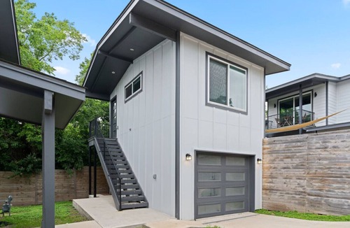MLK Apartment | Private Guesthouse Retreat 3 miles from Downtown!
