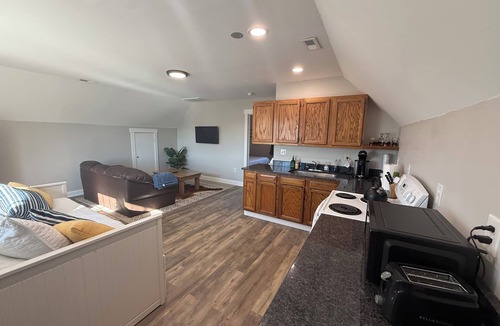 Fentress House | Private Guesthouse w/Full Kitchen