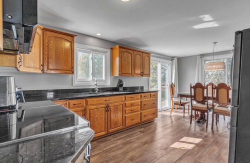 Greater Napanee House | Private Hay Bay Waterfront Napanee w/Pool & Dock