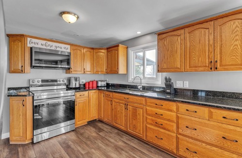 Greater Napanee House | Private Hay Bay Waterfront Napanee w/Pool & Dock