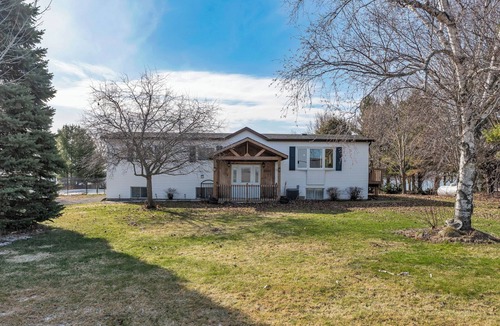 Greater Napanee House | Private Hay Bay Waterfront Napanee w/Pool & Dock