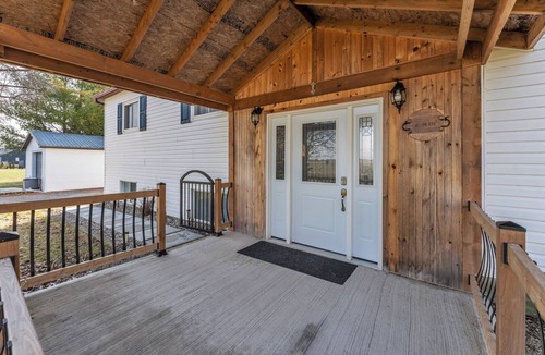 Greater Napanee House | Private Hay Bay Waterfront Napanee w/Pool & Dock