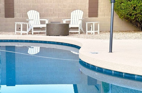 Carefree Crossing House | Private Heated Pool, BBQ, Fire Pit, Pool Table, Fully Equipped Kitchen, King Bed