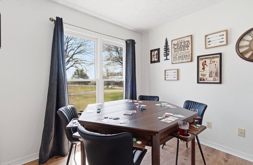 Branson House | Private Heated Pool - Open Now, Pickleball Court, Pet-Friendly