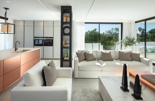 Marbella Villa | Private Heated Pool, Steam Room, Jacuzzi & Gym