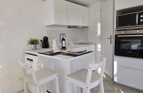 Port-Vendres Apartment | Private heated swimming pool at "Le Nid de Paulilles